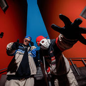 VIIS TÄHTEE FADDY PUFFER, KOLME TASKUU TÄYNNÄ ONGELMII, YKS VASTAUS, KAKS KYSYMYSTÄ, PUOLIKAS TRYFFELIL KUORRUTETTU PANINI, KEIKKAMYYJÄ JOKA VÄITTÄÄ ET TÄÄ ON "VIELÄ PROSESSISSA" JA SILTI EI KIINNOSTA YHTÄÄN SEN ENEMPÄÄ KU AIEMMINKAA BOYEEE