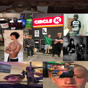 3 drenge i en kælder med en mikrofon