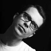 tom vek