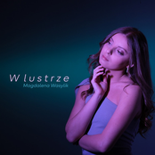W lustrze