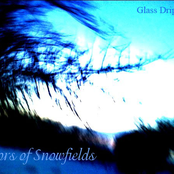 Colors of snowfields