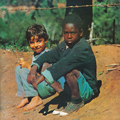 Cravo E Canela by Milton Nascimento