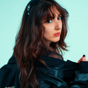 Jaqueta Preta e All Star