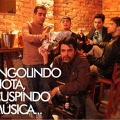 Engolindo notas, cuspindo música