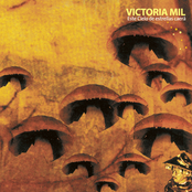 Escuchando Discos by Victoria Mil