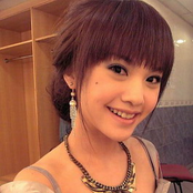 rainie yang (???)