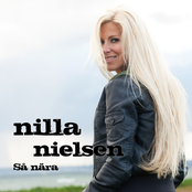 Så Nära by Nilla Nielsen