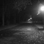 Med Hotfulla Hälsningar