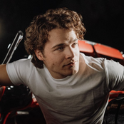 Max McNown: Better Me For You (Brown Eyes)