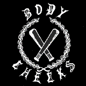 Tätowiert + Kahlgeschoren