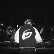 SAFE WITH ME (SECRETOS) - Single