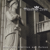 Menschen inmitten von Ruinen