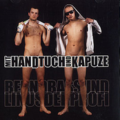 Mit Handtuch und Kapuze
