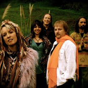 larisa stow & shakti tribe