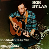 Laulaa ja soittaa Bob Dylania