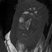 Geworpen, als gepijnigd door een doornenkrans