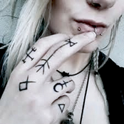 lipnios žvaigždės vietoj gaktos plaukų