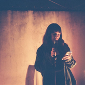 triste, sola y sin prisa