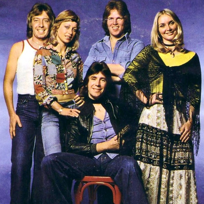 песня bad old cocorox. Old bad photo. Bad old days the bluefields. Ava g персонажи. Old days.