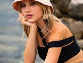 Carla 的头像