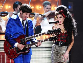 Аватар для Mark Ronson featuring Amy Winehouse