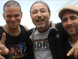 Calle 13 Feat. Rubén Blades Y La Chilinga 的头像