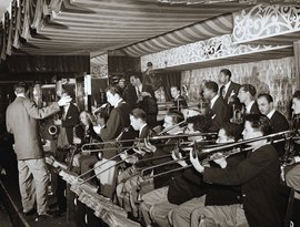Charlie Barnet and His Orchestra 的头像