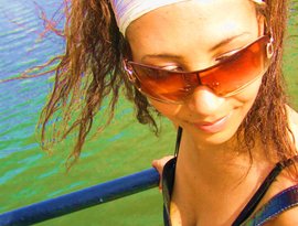 какую музыку слушают в москве. 2b2db4a311784a8ab03f6811659abf0a. какую музыку слушают в москве фото. какую музыку слушают в москве-2b2db4a311784a8ab03f6811659abf0a. картинка какую музыку слушают в москве. картинка 2b2db4a311784a8ab03f6811659abf0a. Рэп, хип-хоп, а также синтез обоих стилей — представители этих направлений в уходящем году стали самыми популярными среди пользователей стриминговых сервисов. Рэперы Моргенштерн и Скриптонит, дуэт Artik & Asti, поп-певица Zivert интересовали любителей современной музыки. На этом фоне выделяются ушедшие со сцены российские панк-рокеры из «Короля и Шута», а также индастриал-металлисты из Rammstein, которых продолжают любить российские ценители тяжелой музыки. В 2020-м стриминговые сервисы также отметили рост популярности подкастов: они хоть как-то смогли компенсировать нехватку задушевных разговоров в условиях самоизоляции и работы на удаленке.
