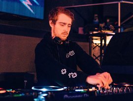 DJ Premium 的头像