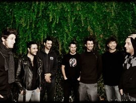 Les hurlements d'Léo & 17 Hippies 的头像