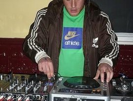 DJ Undecided 的头像