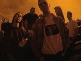 что такое пост хардкор в музыке. 475e845d2b047b89699206cde1757264. что такое пост хардкор в музыке фото. что такое пост хардкор в музыке-475e845d2b047b89699206cde1757264. картинка что такое пост хардкор в музыке. картинка 475e845d2b047b89699206cde1757264. Пост-хардкор объединяет людей разных поколений. Его слушают и оценивают как брутальные дяденьки, так и молодёжь, находящаяся в поиске новых звучаний. Сейчас направление становится ярлыком, который вешают на группы с непонятным, но однозначно хардкорным звучанием.
