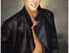 4824ba909f4543c092a59303494f3bd0 певец 80 х зарубежные список лучших