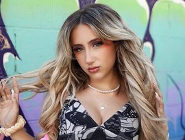 Ava Kolker 的头像