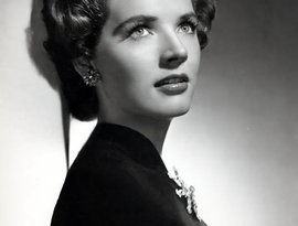 Polly Bergen のアバター