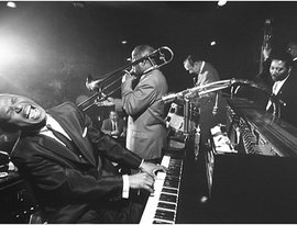 Earl Hines and His Orchestra için avatar