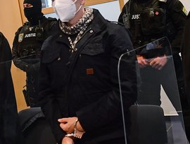 (not) Mr. Bond 的头像