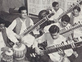 Ustad Abdul Halim Jaffar Khan and His Disciples 的头像