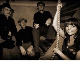 Avatar de Little Kim & the Alley Apple 3