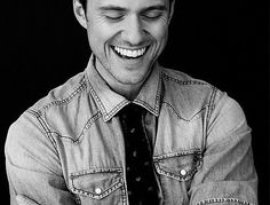 Aaron Tveit のアバター