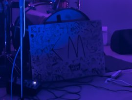 estrogen molotov 的头像