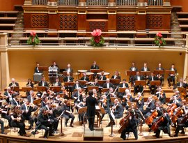 City Of Prague Philharmonic Orchestra & Nic Raine 的头像