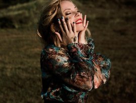 Anneke van Giersbergen 的头像