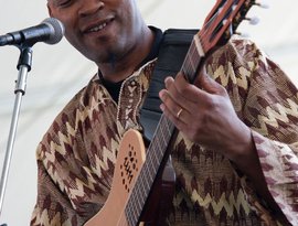 Lionel Loueke featuring Cyro Baptista 的头像