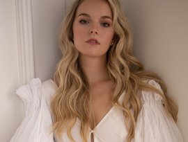 Karley Scott Collins 的头像