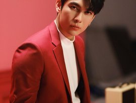 Mew Suppasit 的头像
