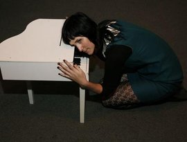 johanna and the dusty floor 的头像