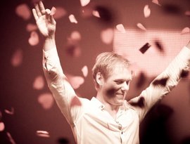 Armin Van Buuren & DJ Shah feat. Chris Jones 的头像