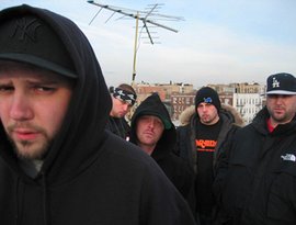 Что такое хардкор рэп. e56d0713785a441aa325b4c33950a758. Что такое хардкор рэп фото. Что такое хардкор рэп-e56d0713785a441aa325b4c33950a758. картинка Что такое хардкор рэп. картинка e56d0713785a441aa325b4c33950a758. Мы уже делали материалы про сленг рэперов и значения их жестов, теперь пришло время разобраться в жанрах хип-хопа. Ты наверняка слышал про трэп, дрилл и грайм, но знаешь ли ты, в чем разница? Чтобы всегда быть в теме, составили гид по основным стилям рэпа.