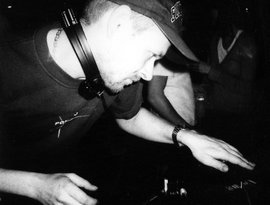 DJ Glow のアバター